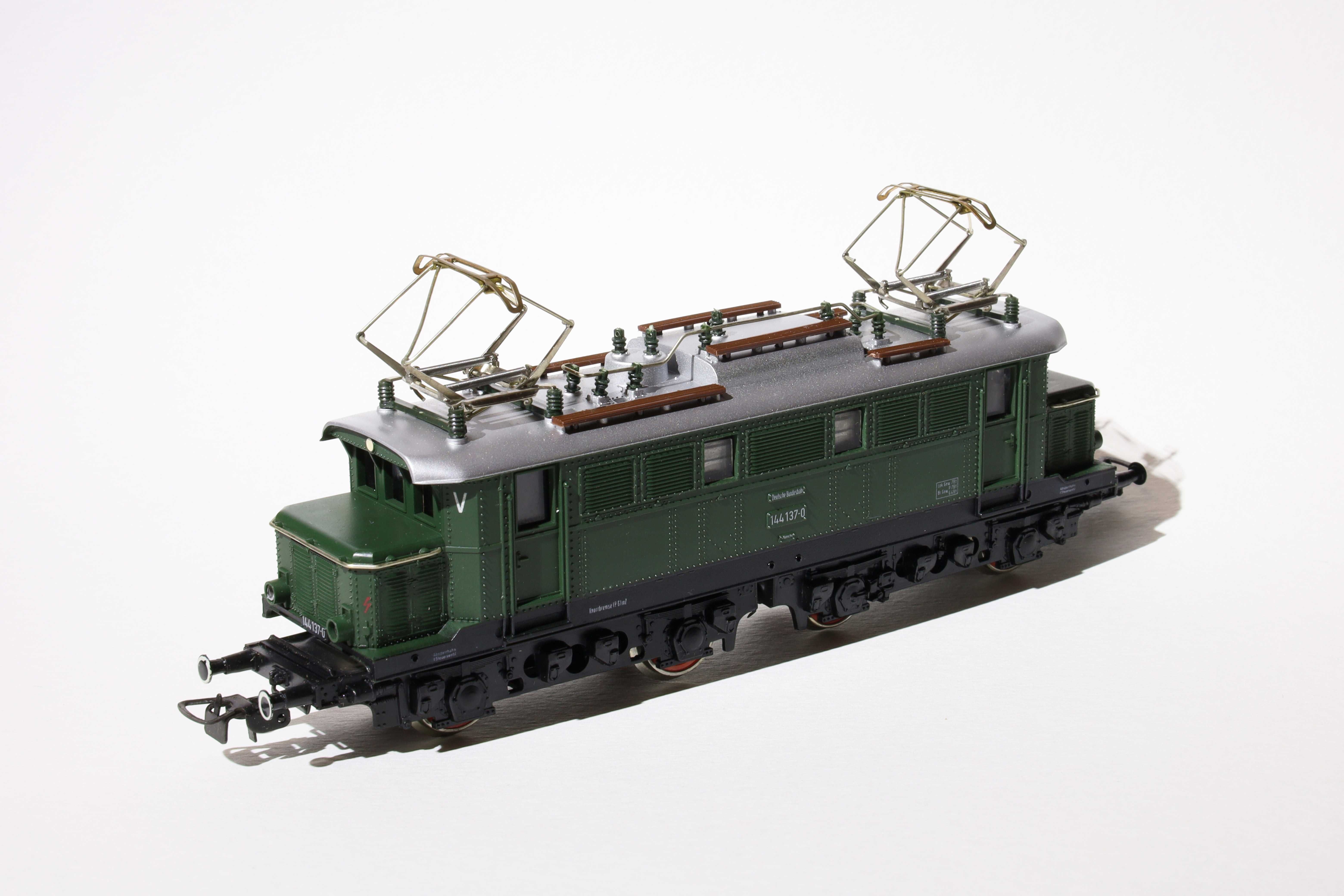 НОВА модель електровозу BR244(144) від компанії PIKO (1989р)