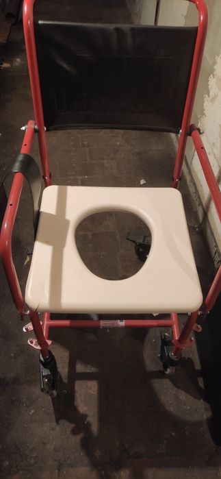 Wózek inwalidzki toaletowy
