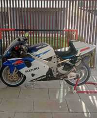 Suzuki tl1000r  em bom estado geral!