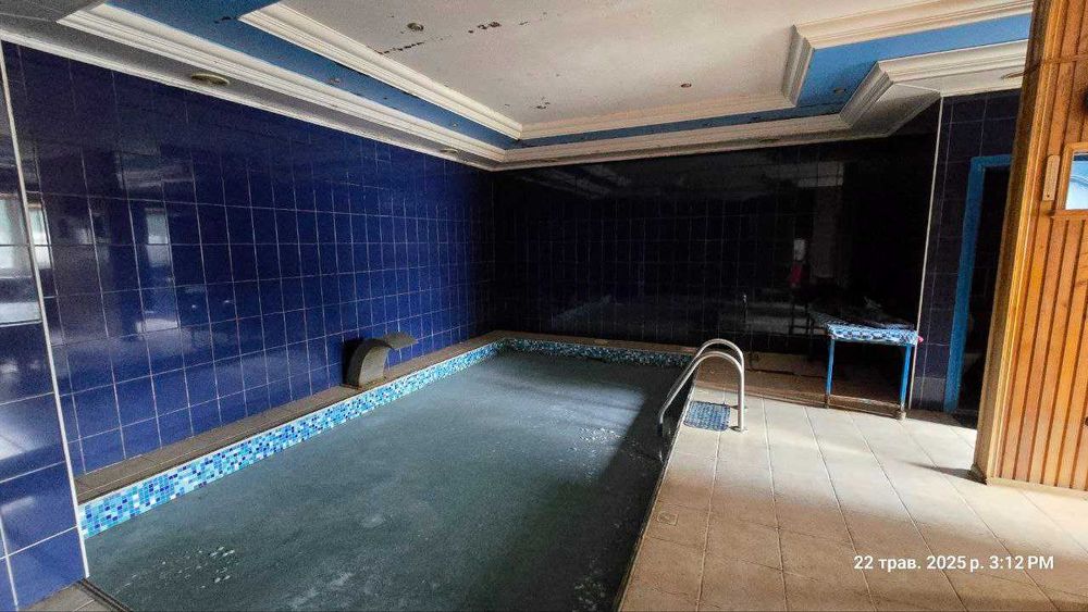 Продаж комерційної будівлі з лазнею, СТО та мотелем!