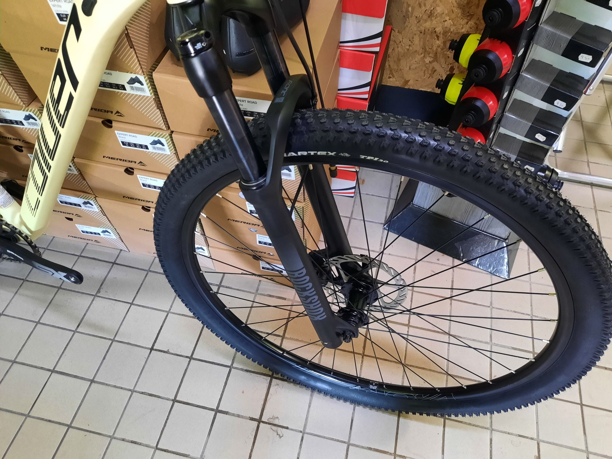 Btt 29 L 12x1v com rock shox nova.