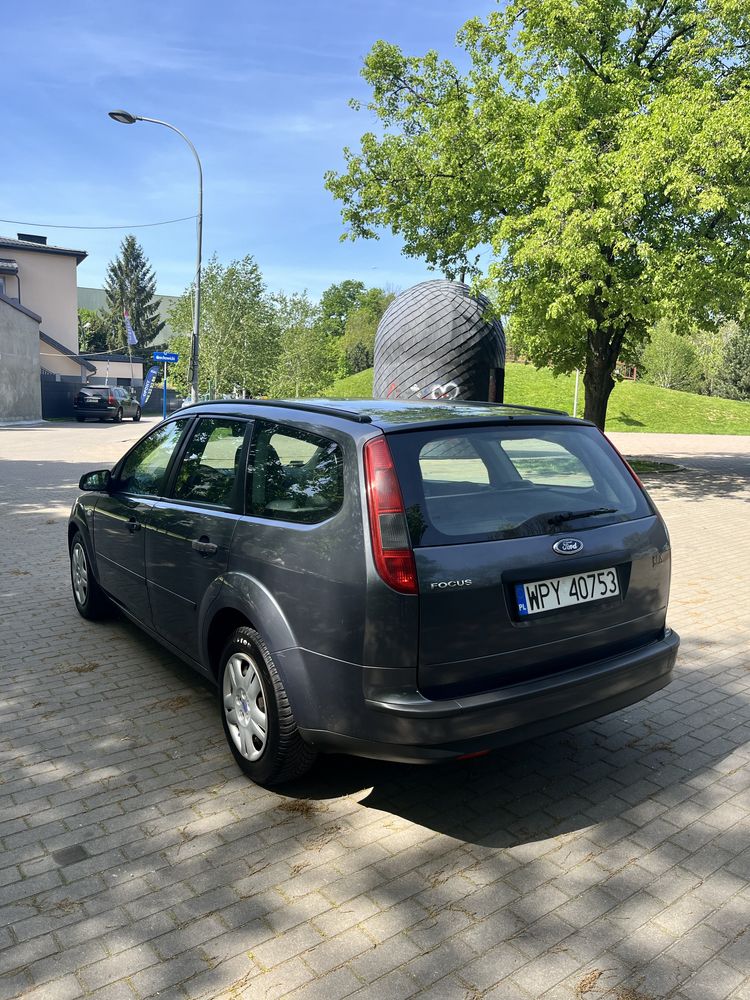 Ford Focus kombi 1.6 benzyna