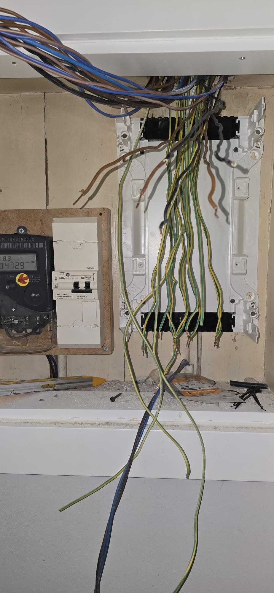 Eletricista certificado para Certificações e Quadros Elétricos