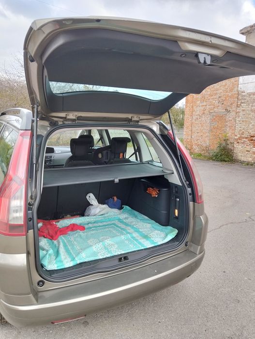 Продам гарний  7 - місний Сітроєн с4