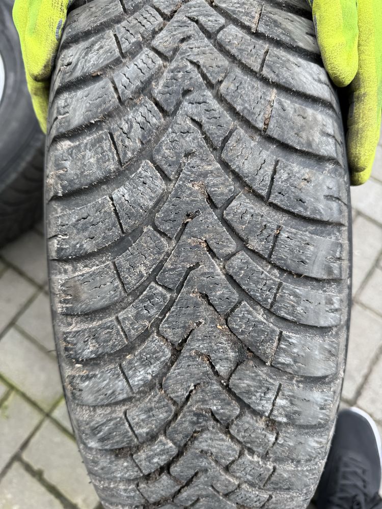 Резина зимова зимня R16 215 70 Falken