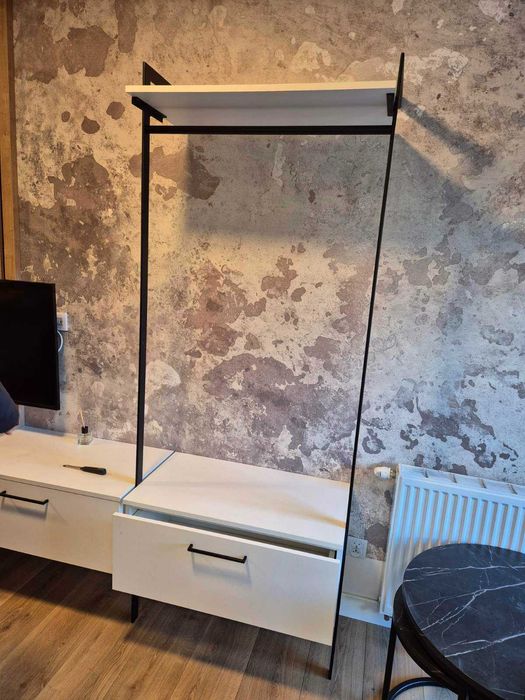 Sprzedam stojak / regał na ubrania