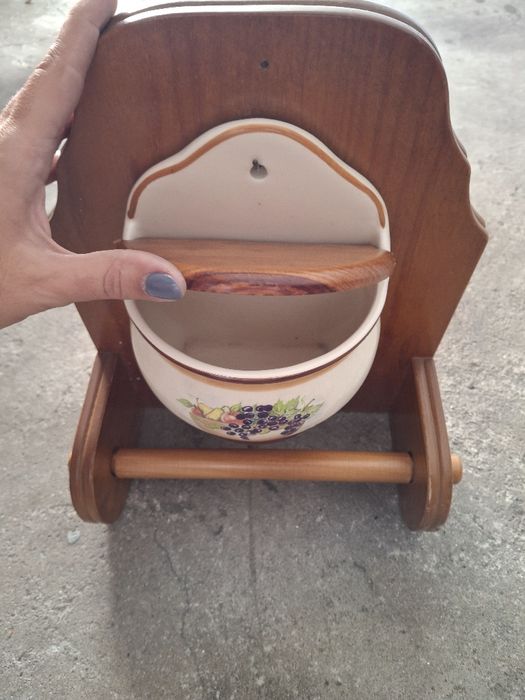 Saleiro e porta rolo de cozinha