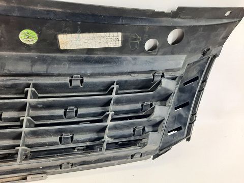 Решётка радиатора верхняя (дефект)  Volkswagen Passat S `12-15  (56185