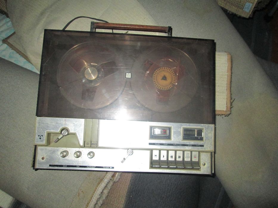 Sprzedam magnetofon ZK-240, firmy UNITRA, 4 - ścieżkowy.