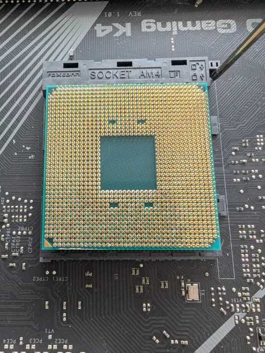 Motherboard + Ryzen 3 + 8GB RAM - 50 EUR