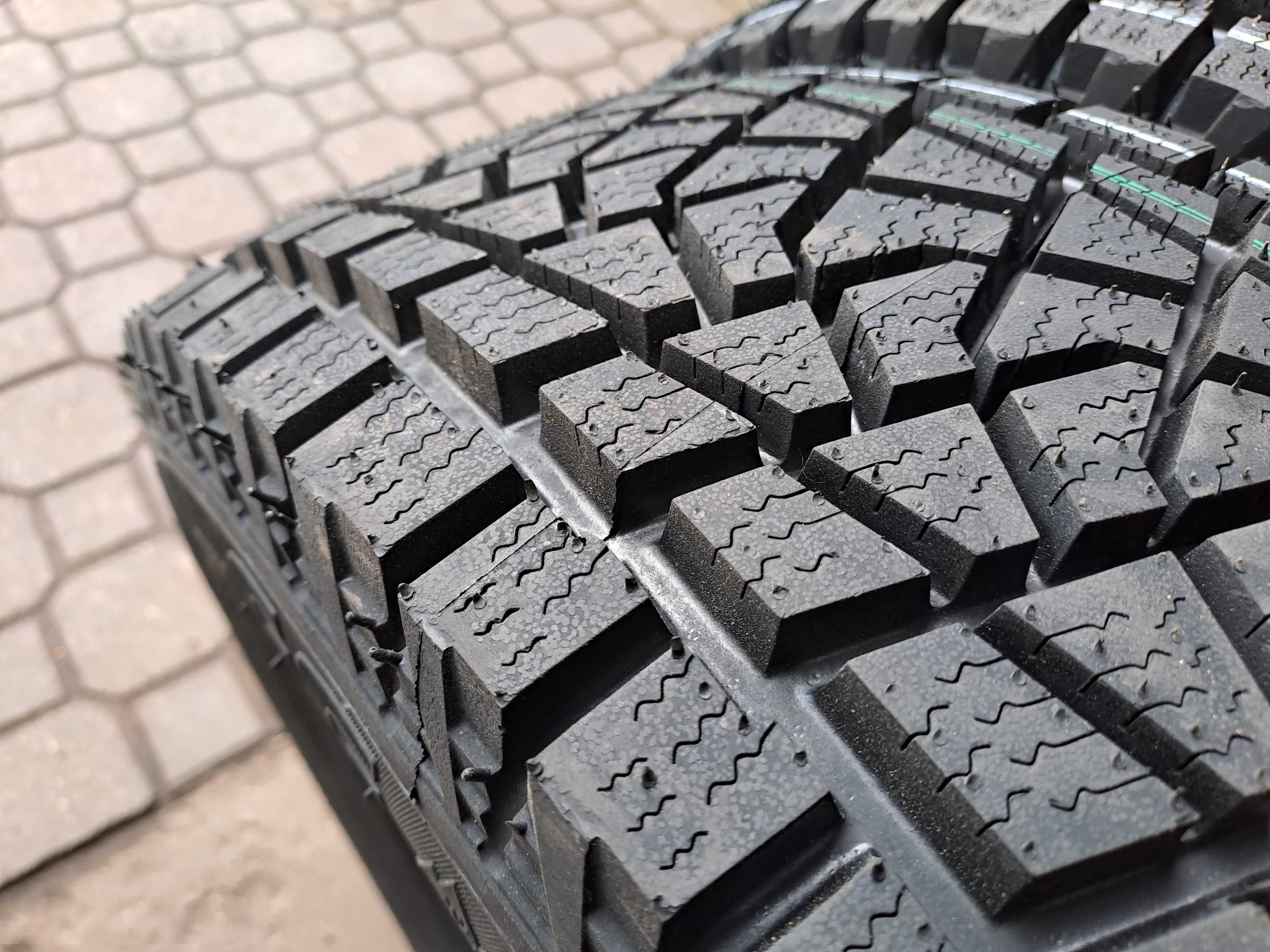 215/65r16 nowe opony zimowe bieznikowane nalewki 2024r montaz w cenie