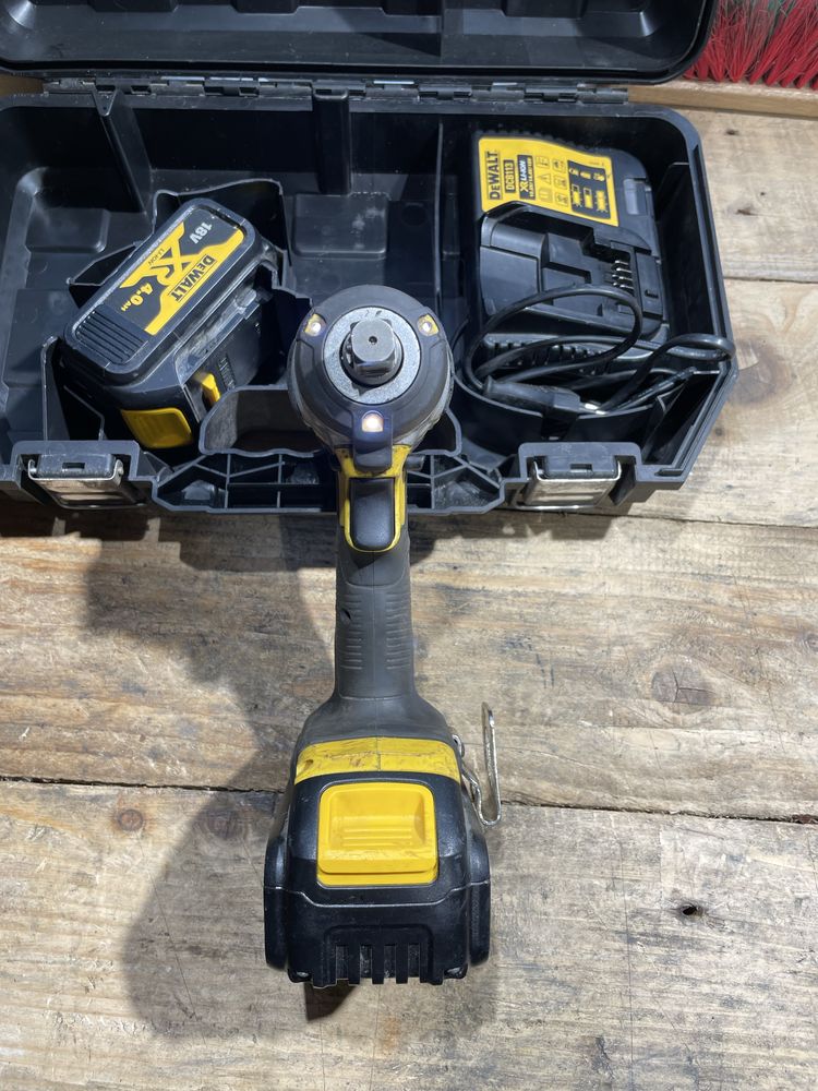 Гайковерт DeWALT DCF 880