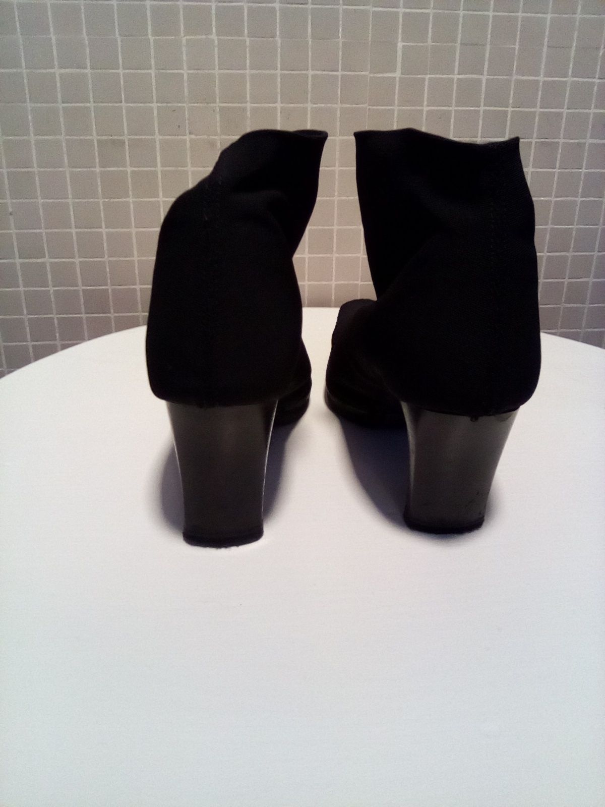 Botins em lycra, côr preto.
