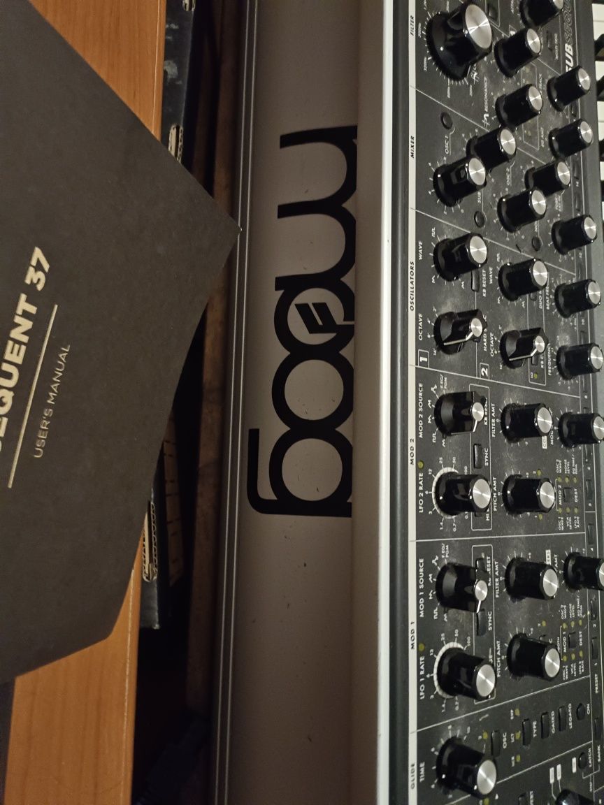 MOOG SUBSEQUENT 37 - syntezator analogowy