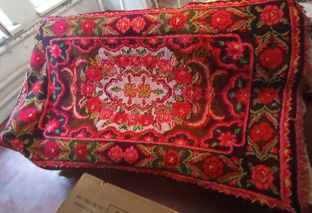 Продаю  великі килими ручної роботи з ниток