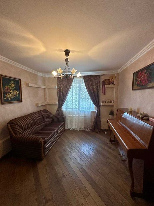 Продаж будинку з ремонтом, з подвір'ям Винники