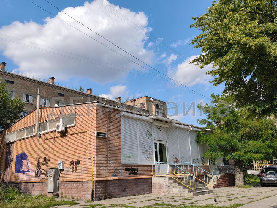 Продаж фасадної окремої будівлі під будь-який вид бізнесу