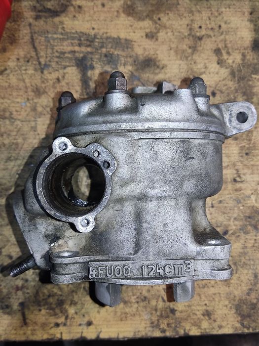 Yamaha DT125 części głowica cylinder zawór wydechowy