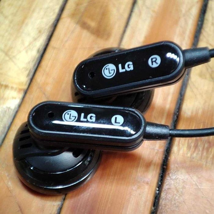 Стереогарнитура, наушники LG HSS-H100 с разъемом 3,5 дюйма. Микрофон