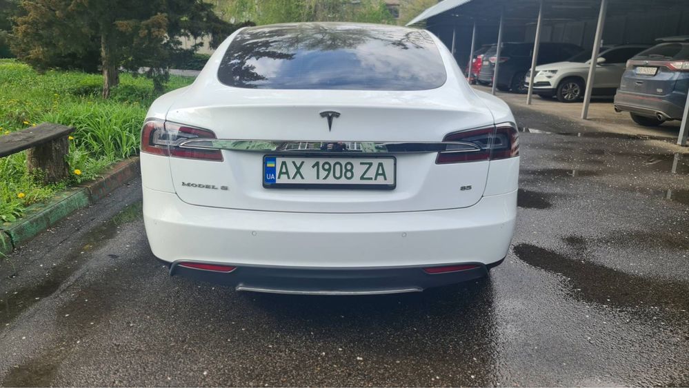Tesla model S 2015