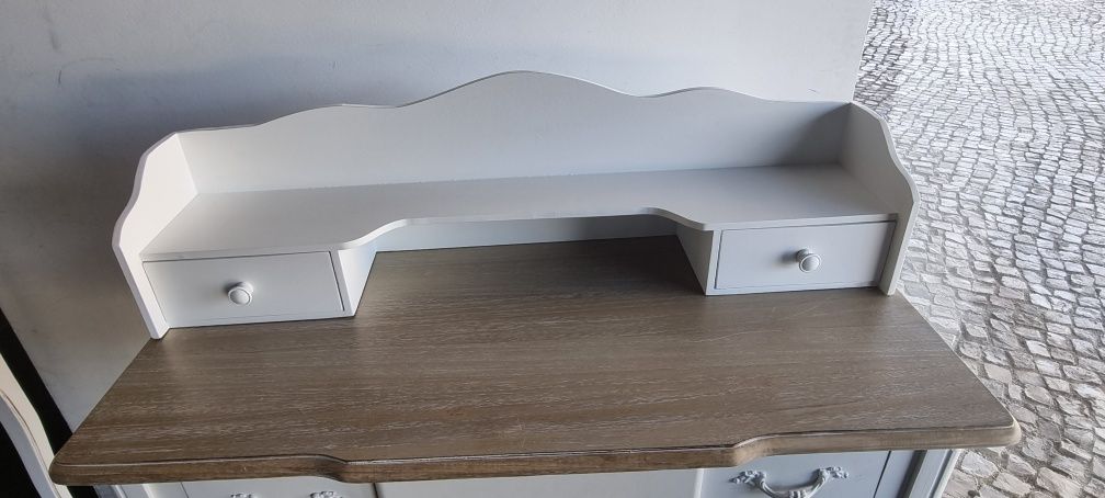Escrivaninha e 2 mesas de cabeceira Modelo Viena da Loja do Gato Preto