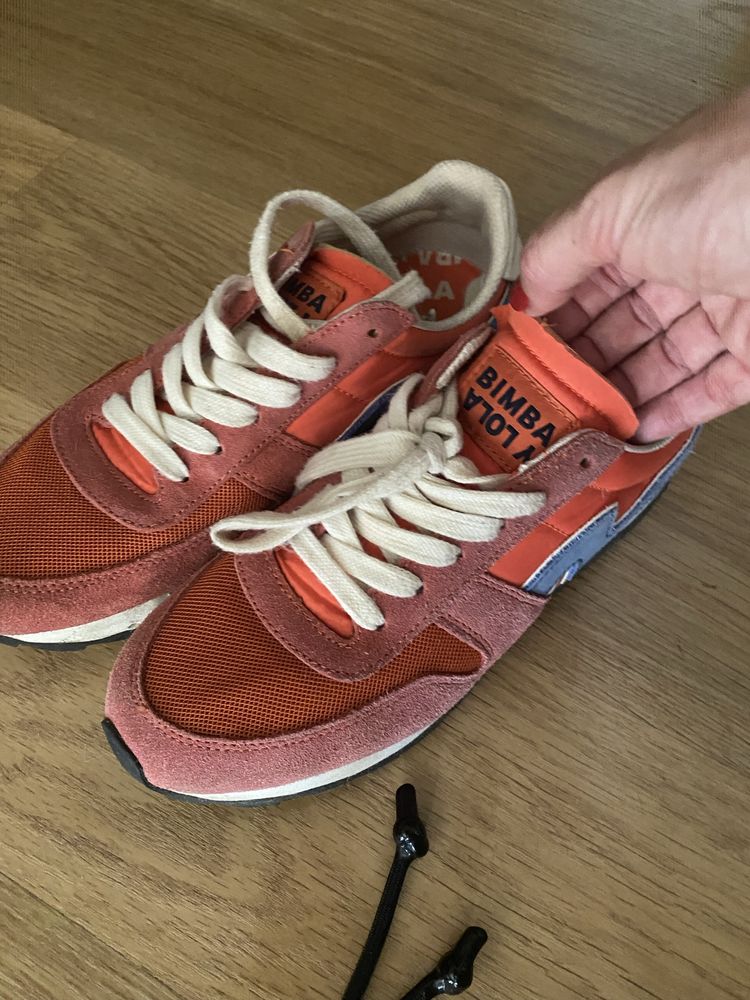 Tenis lindos, cores lindissimas, como novos