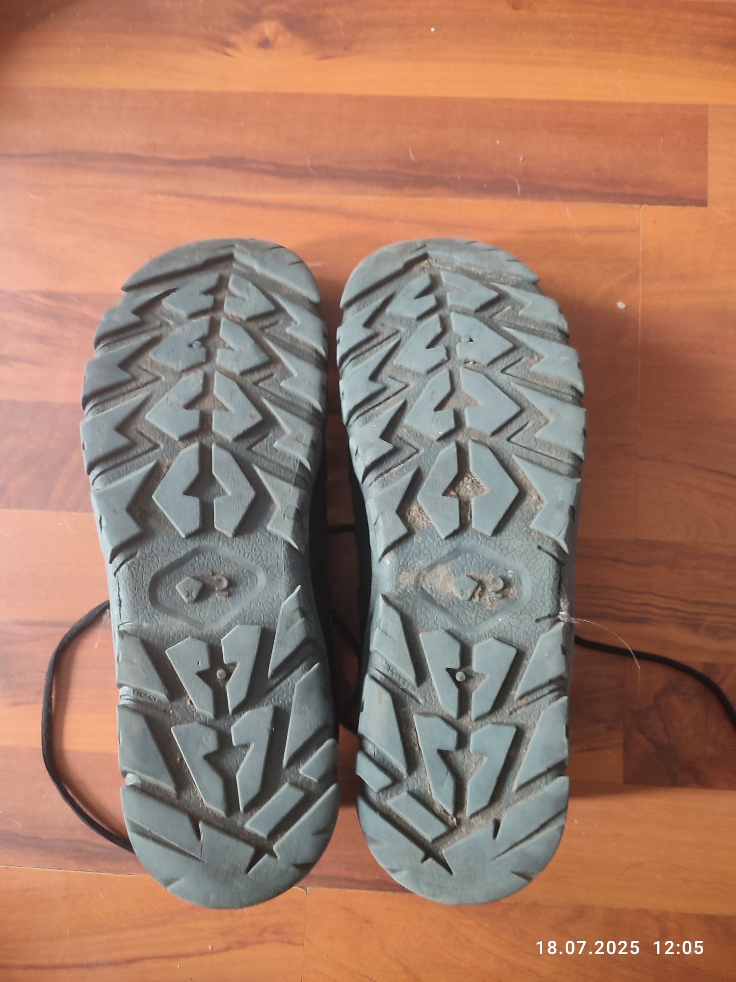 Sprzedam buty terenowe marki quechua czarne