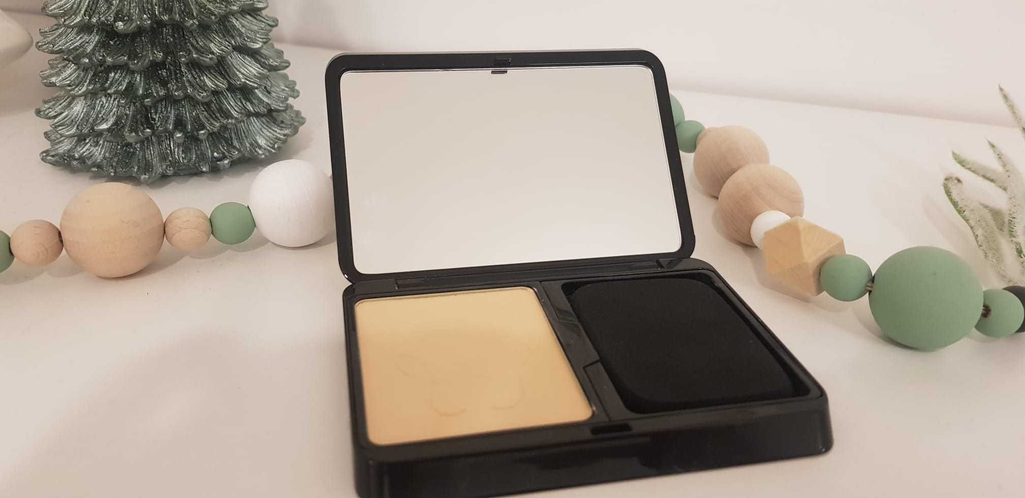 Guerlain, Lingerie de peau compact - podkład w kompakcie, 01N