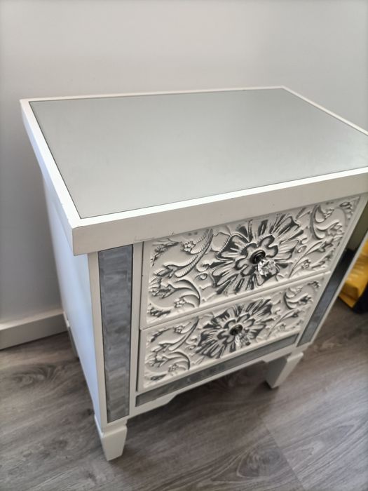 Mesa de cabeceira branco