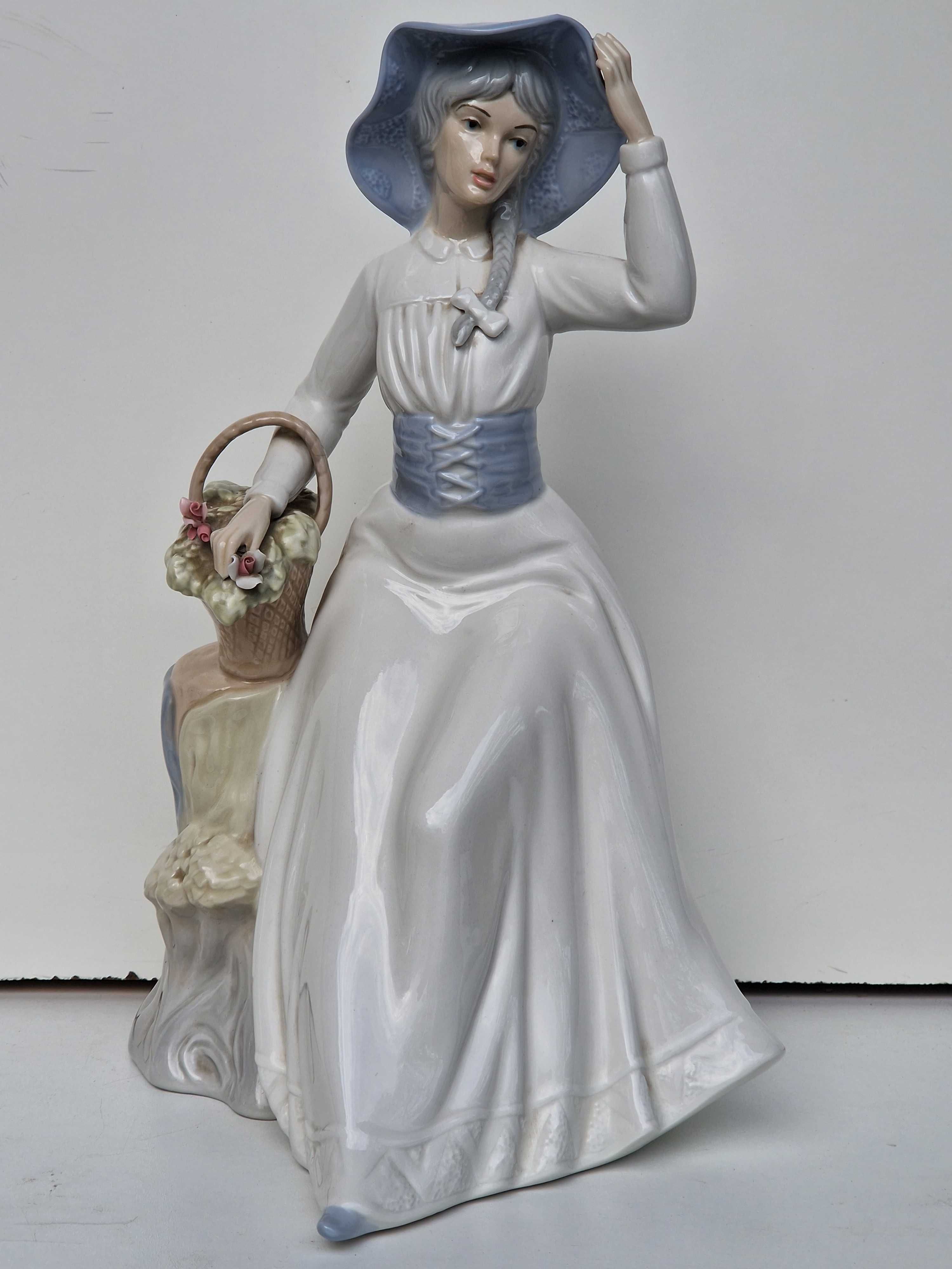 Porcelana  figurka wys 31 cm