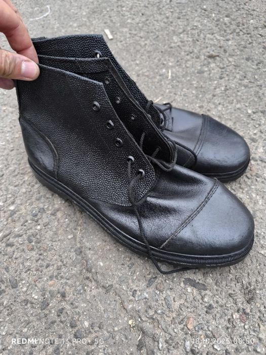 Продам ботинки размер 41