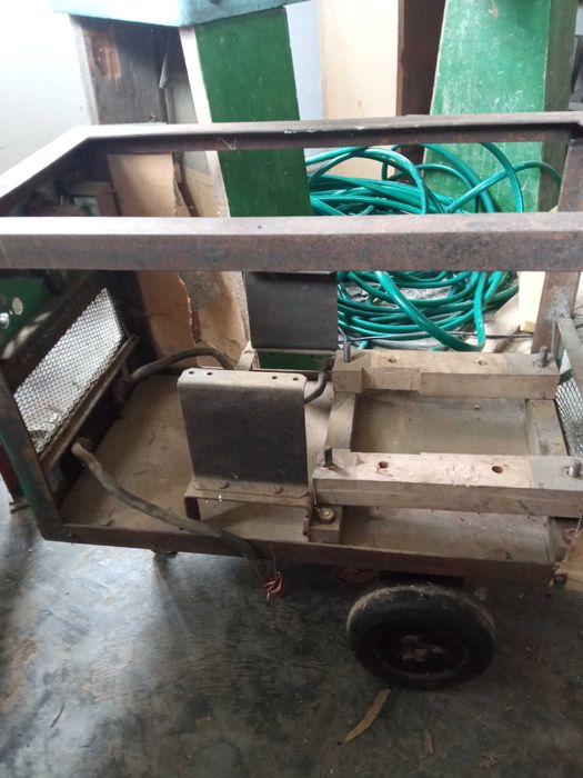Wózek  kompletna Skrzynka na kołach na Spawarka Elektryczna