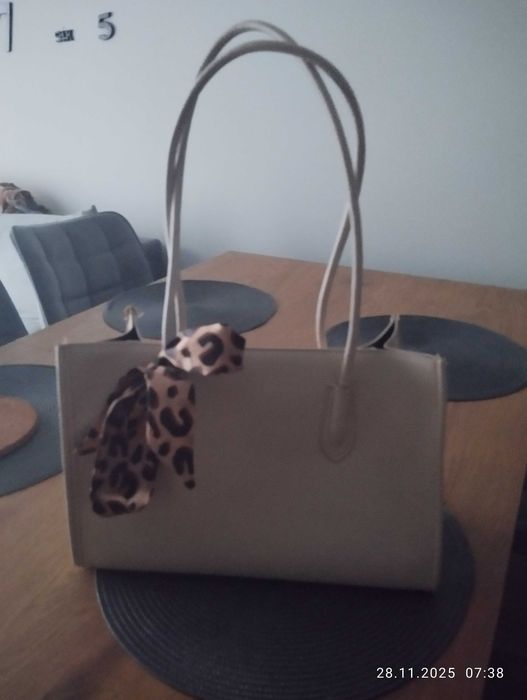 Torebka beżowa z kokardką