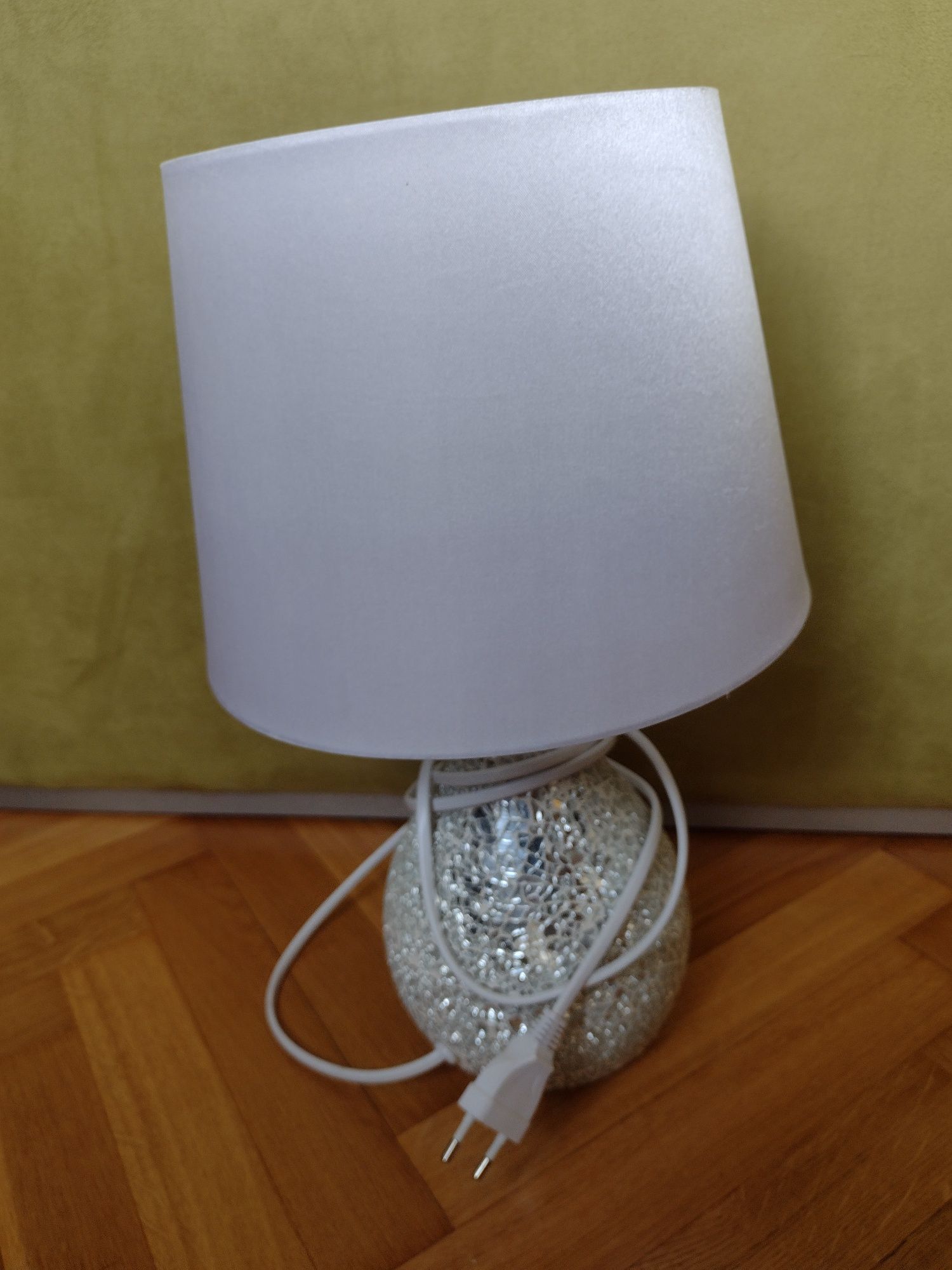 Lampa biala abażurowa