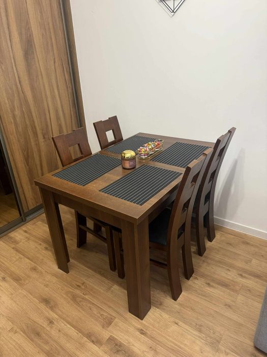 Stół z 6 krzesłami