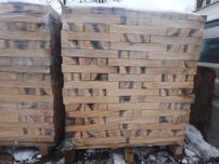 Дрова дубові сухі складені попиляні