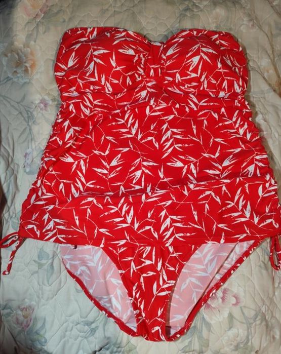 Шикарний стильний суцільний купальник з утяжкою та закритими