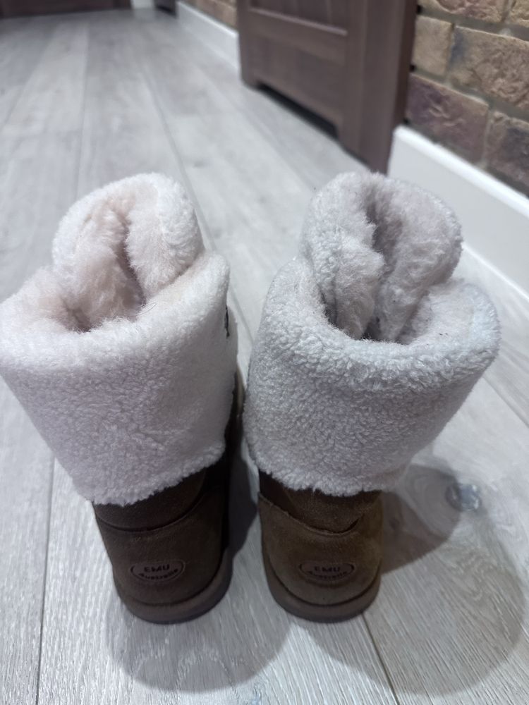 Beżowe buty EMU rozmiar 36