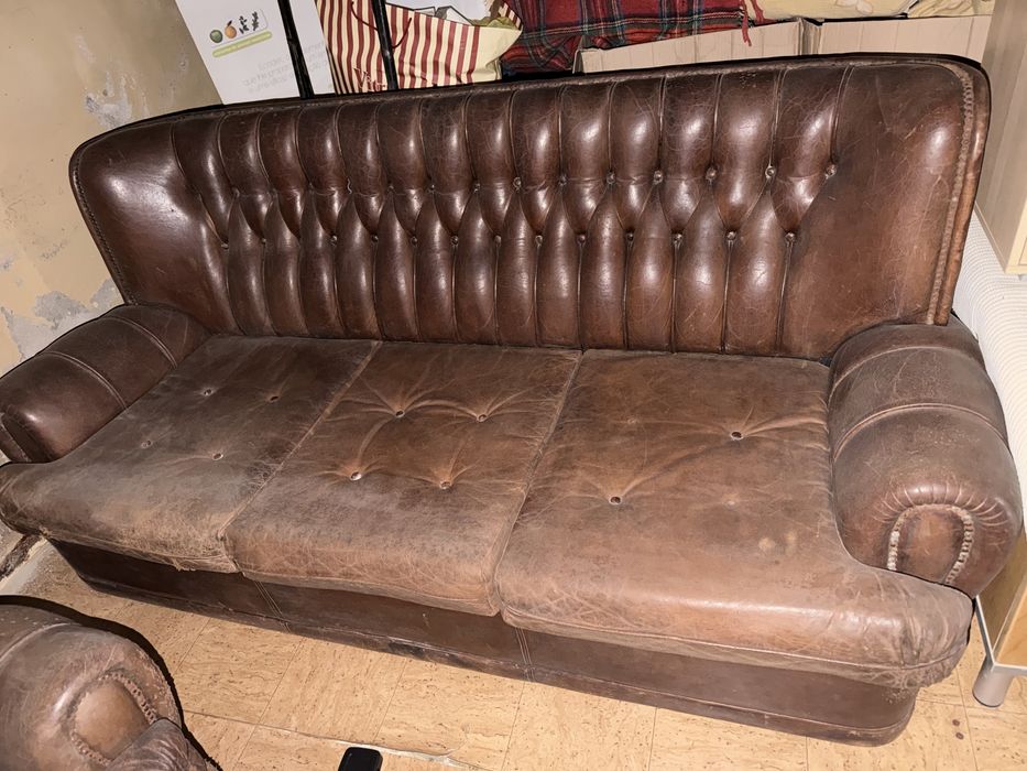 1 sofa cama + 2 poltronas em pele