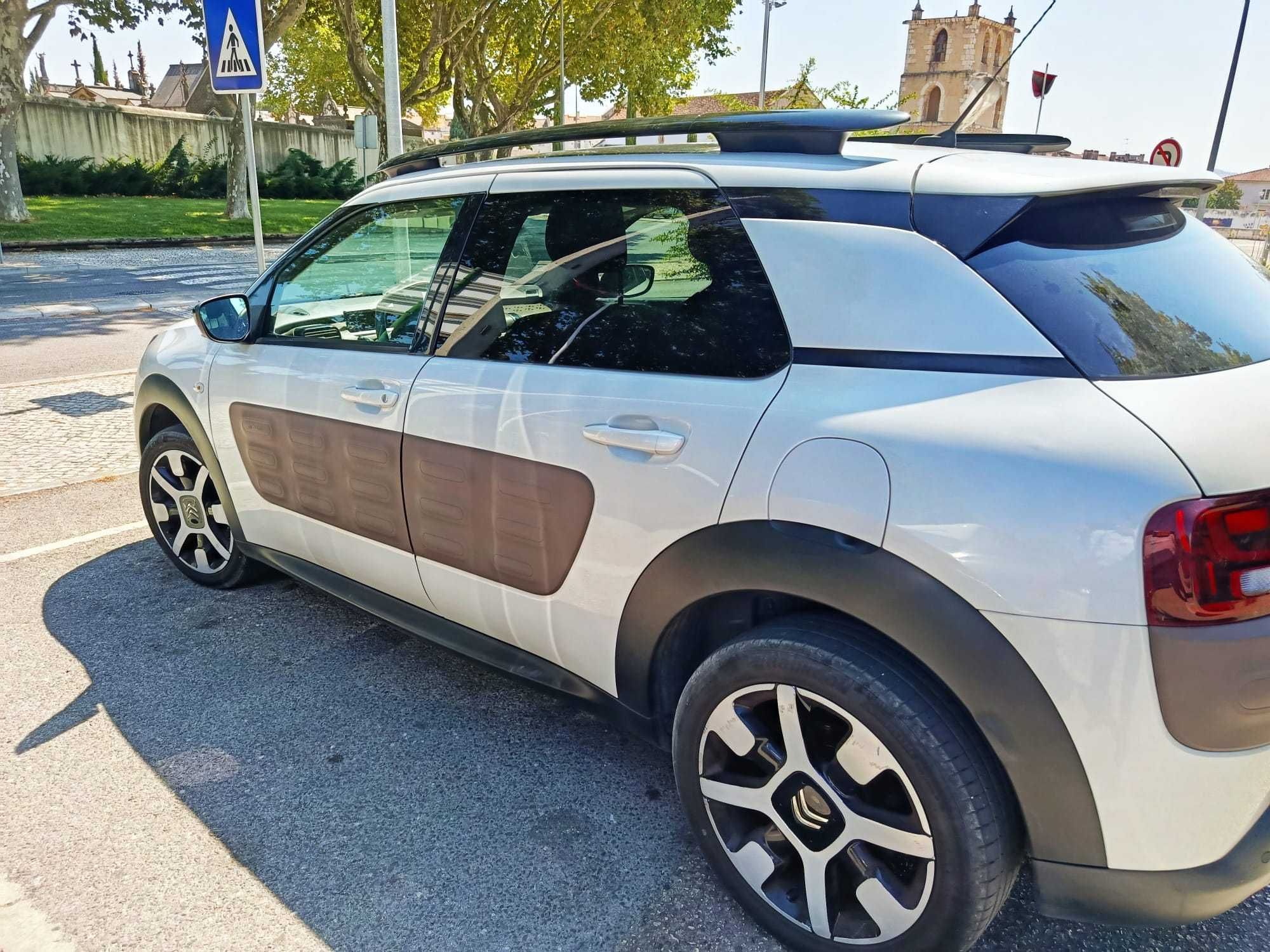 Vendo Citroën C4 Cactus e-HDi Shine ETG6 com teto panorâmico