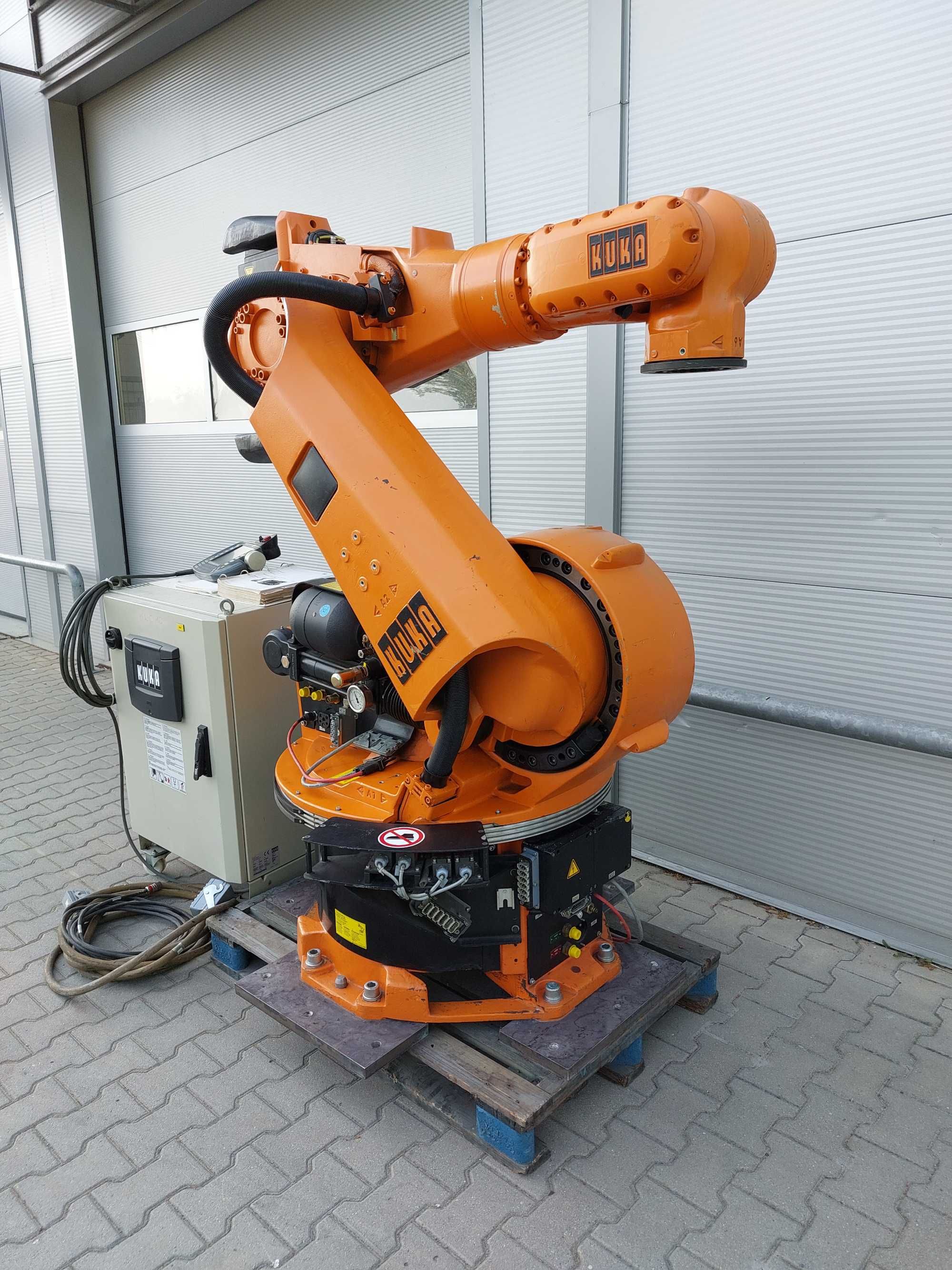 Robot przemysłowy KUKA KR200/2 Sterowanie KR C1 ABB FANUC YASKAWA