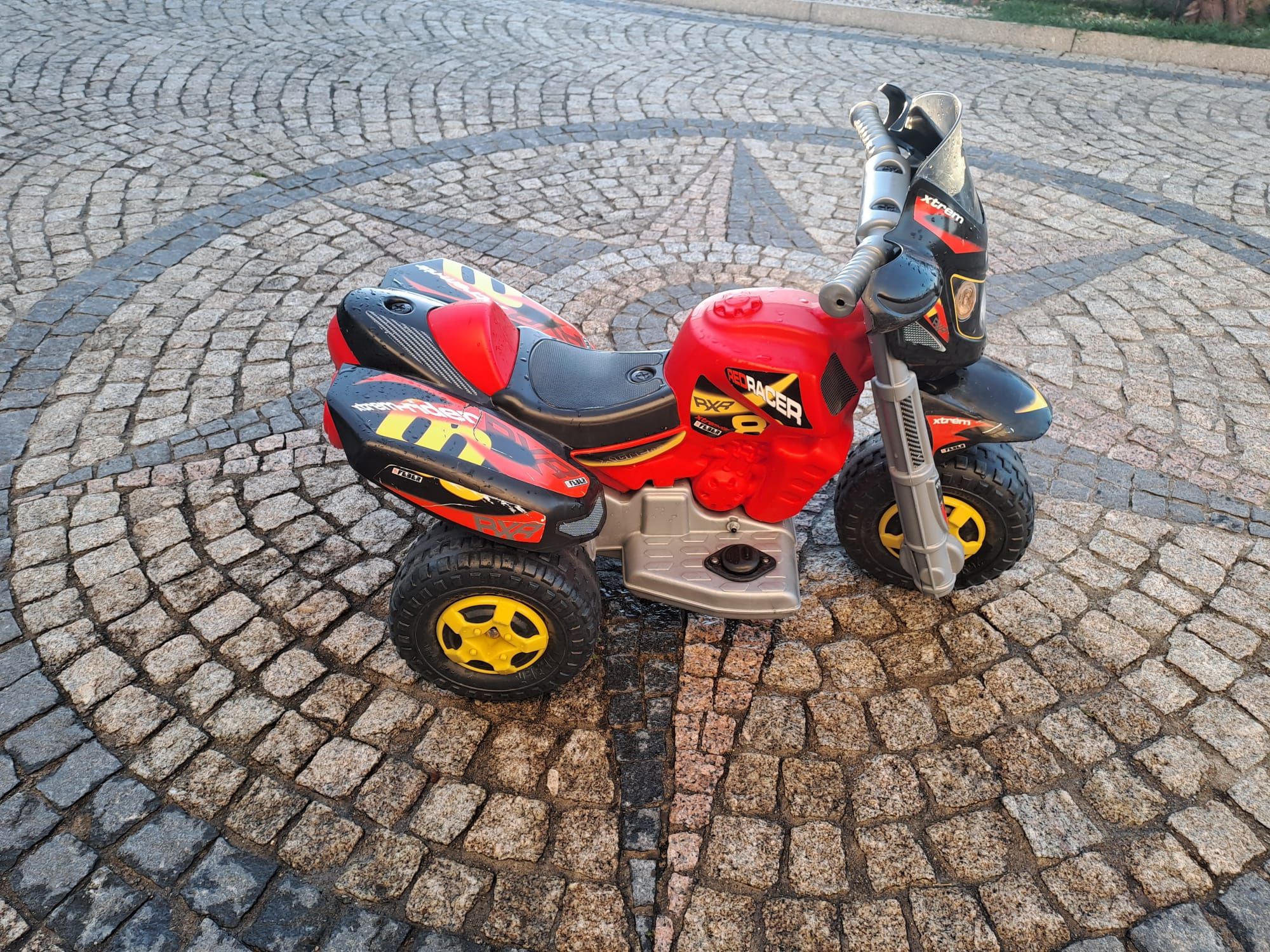 Mota a bateria criança
