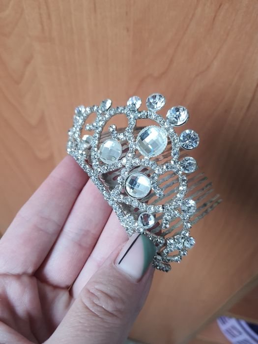 Діадема. Прикраса на волосся