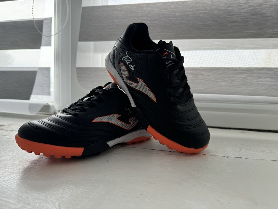 Нові Кросівки для футболу 28 розмір