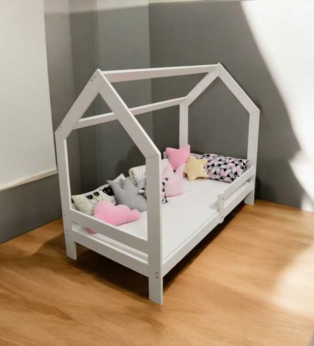 Łóżko dziecięce domek z barierką 160x80 – bezpieczeństwo i kreatywność