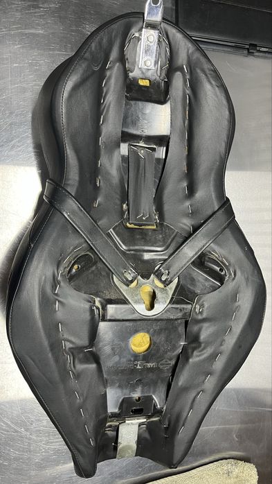 Сидіння Harley Devidson Sportster