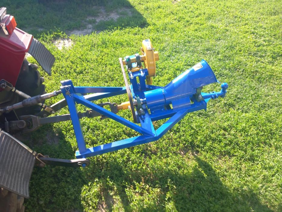 Шнековий подрібнювач гілок з циркуляркою