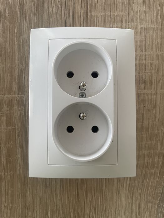 Gniazdko elektryczne używane przez miesiąc