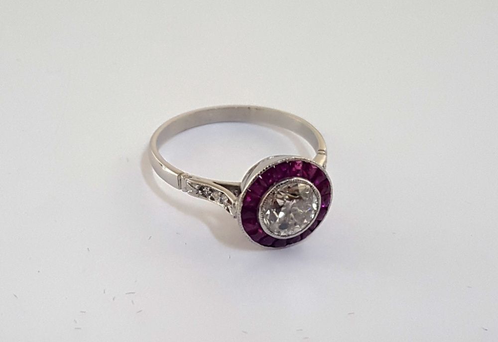 Platynowy pierścionek Art Deco - brylant 1,1 ct diamety, rubiny