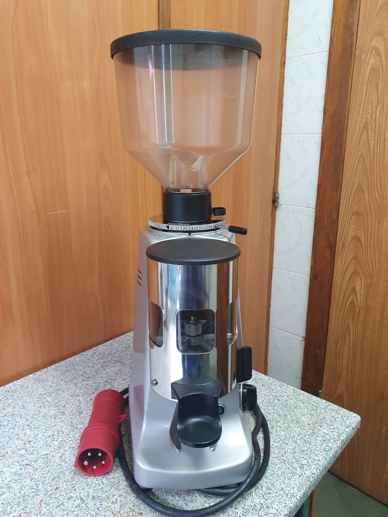 Профессиональная кофемолка Mazzer Major.